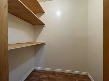 Viceroy — One Bedroom - Photo 2
