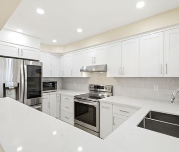 For Lease - 212 Venice Gate Drive, Vaughan, Ontario - Photo 2