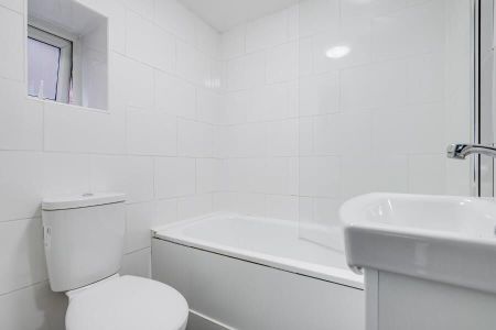 Studio Flat To Let - Photo 4