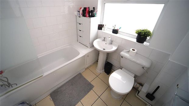 4 bedroom detached house to rent - Photo 1
