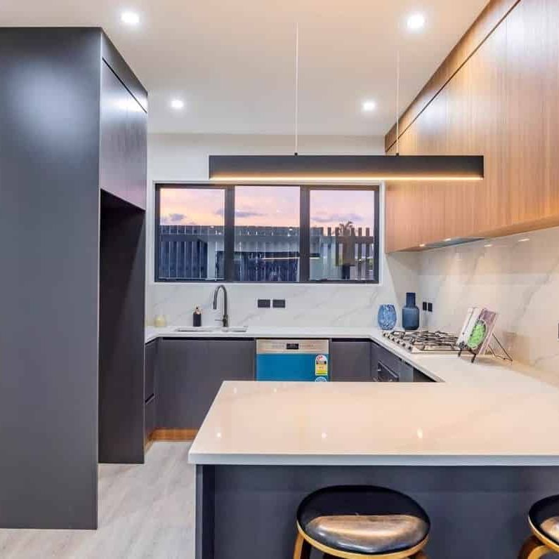 Spacious 5-Bedroom Family Home in Prime Pakuranga Heights - Photo 1