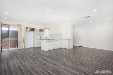 “Custom Built Rear Unit” - Photo 4