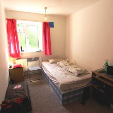 BRAMLEY HOUSE, KINGSTON UPON THAMES, TO LET, £875 PCM - Photo 1