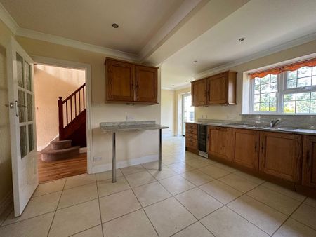 4 bedroom detached house to rent - Photo 2