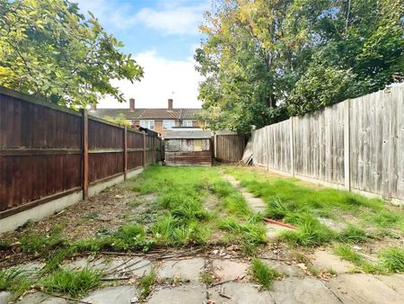 3 bedroom terraced house to rent - Photo 4