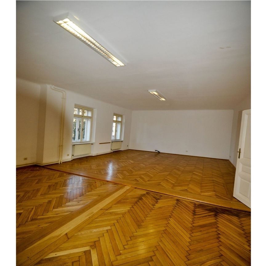 Villa in gut frequentierter und sichtbarer Lage! Ideal als Rechtsanwaltskanzlei oder Praxisraum und dgl. geeignett - Foto 1