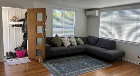 Tidy 3 Bedroom - Photo 3