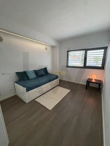 Apartment T2 in Charneca de Caparica e Sobreda, Almada - Photo 3