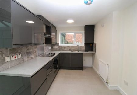 Fleet Road, Farnborough, GU14 - Photo 2