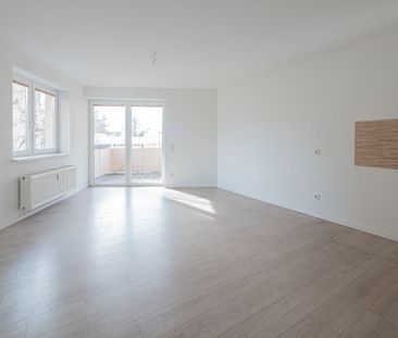 Schicker Neubau mit Aufzug, großem Balkon, Einbauküche und Stellpla... - Foto 3