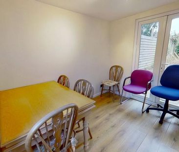 4 bedroom semi-detached house to rent - Photo 4