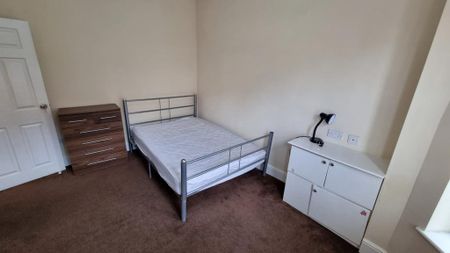 6 bedroom terraced house to rent - Photo 4