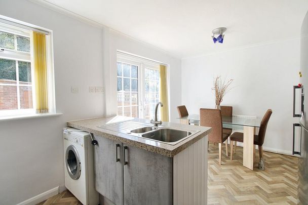 3 bedroom end of terrace house to rent - Photo 1
