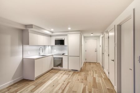 3460 Peel Street - Photo 4