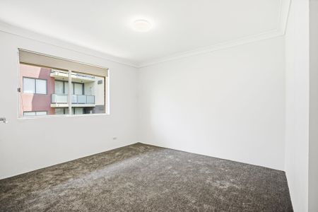 11/4 John Tipping Grove, Penrith - Photo 2