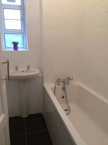 Room in a Shared Flat, Birchdown House, E3 - Photo 3