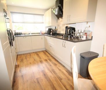 3 bedroom semi-detached house to rent - Photo 5
