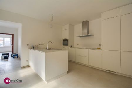 Gerenoveerde woning met loods, stallen en serre op een terrein van 32 are - Photo 3