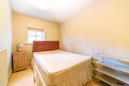 3 bedroom end of terrace house to rent - Photo 2
