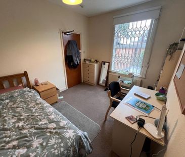 6 bedroom private hall to rent - Photo 3