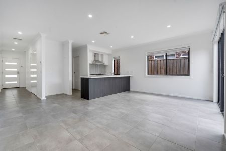 Perfect balance of space, style & convenience! - Photo 4