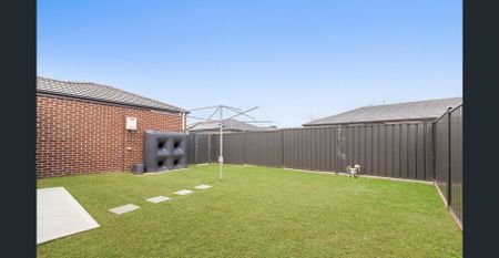 BIG 5 BEDROOM FAMILY HOME - Photo 3