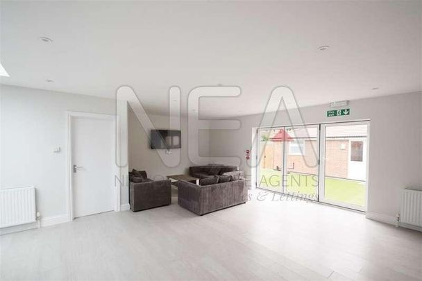 St. Johns Road, Caversham, Reading, RG4 - Photo 1