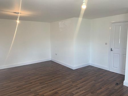 2 bed Apartment - To Let - Photo 2