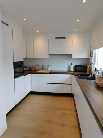 Volledig gerenoveerd appartement met groot terras - Photo 2