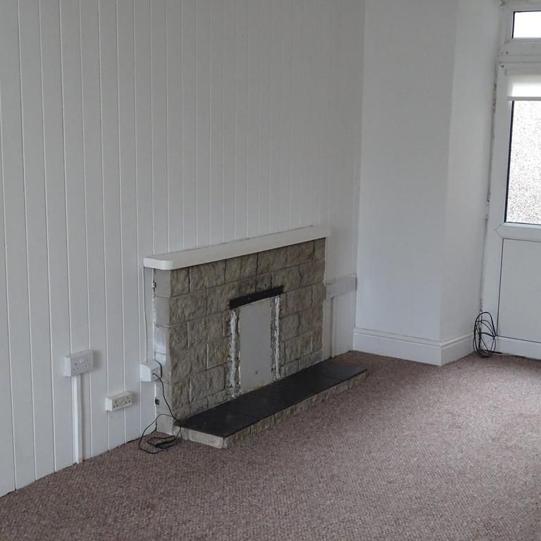 3 bedroom end of terrace house to rent - Photo 1