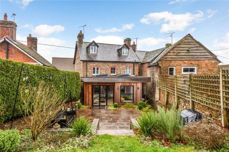 4 bedroom detached house to rent - Photo 3