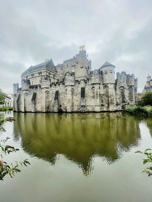 Appartement te huur met 2 slaapkamers - Gravensteen Gent - Photo 1