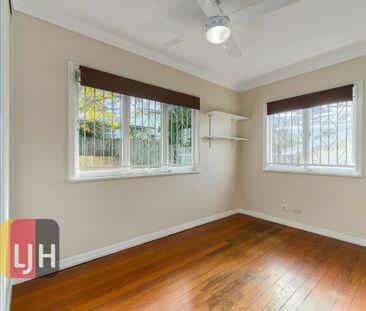 3 BEDROOM HOME WITH DOWNSTAIRS RUMPUS - Photo 4