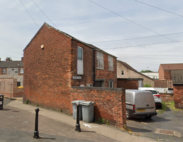 Corner House Room 3 - Photo 1