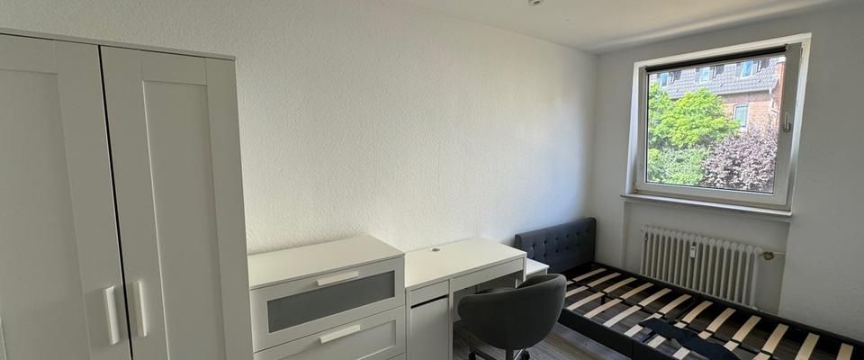 1 Zimmer für STUDENTEN- BERUFSTÄTIGE in 3er WG Sofort frei! Komplett möbliert mit Einbauküche direkt an der UNI - Photo 1