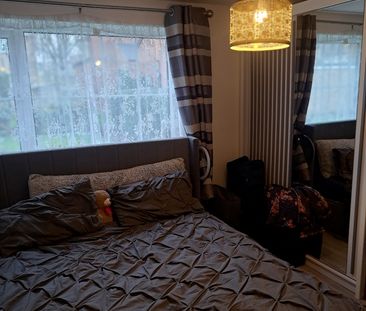 2 Bed Flat, Scott Hall Road, LS17 - Photo 4