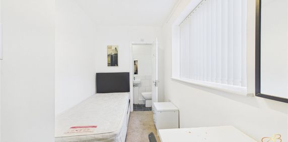 Flat 1, Room 2, - Photo 2