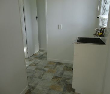 Epsom 3 bdrm classic bungalow on a full section - Photo 3
