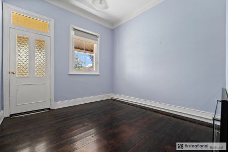 Character, Charm & Blue-Chip CBD Living - Photo 4