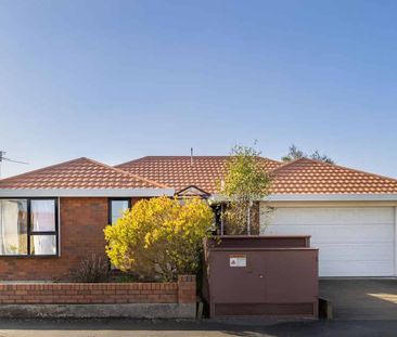 Lovely two bedroom house close to Northlands mall! - Photo 1