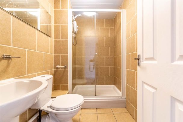 3 bed flat to rent in Helmsley Road, Sandyford, NE2 - Photo 1
