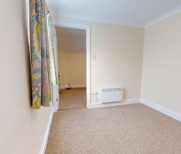 Flat 7 White Hart Court, High Street, Wickham Market, Woodbridge - Photo 4