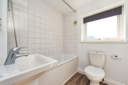 2 bedroom semi-detached house to rent - Photo 3