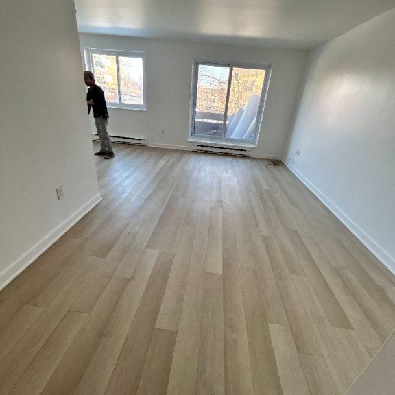 RÉNOVÉ GRAND 3-1/2 VILLE SAINT-LAURENT 2 min du REM - Photo 1