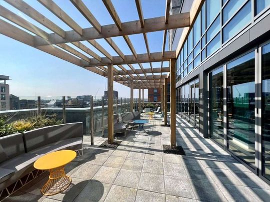 **RENT INCENTIVE 2 weeks rent free for September move ins** Rent at Thames Quarter; this 7th floor, 2 bedroom, 2 bathroom, apartment with superb on site residents facilities. - Photo 1
