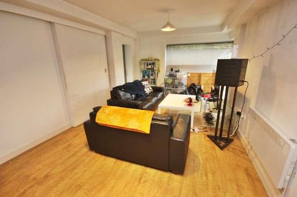 Blantyre Street, Manchester, M15 - Photo 1