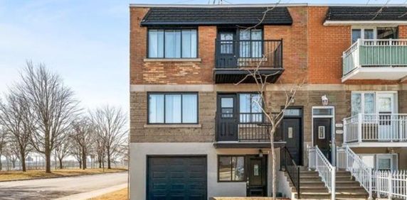 Grand 3 1/2 fraichement rénové à louer au 9308 avenue Bruchési à Montréal disponible immediatement! - Photo 2