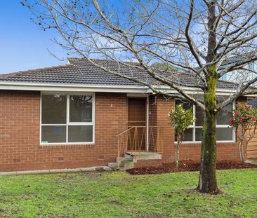 LARGE VILLA, MAKE THIS YOUR HOME - Photo 4