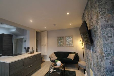 4 Bed Detached House, Martin Terrace, LS4 - Photo 3