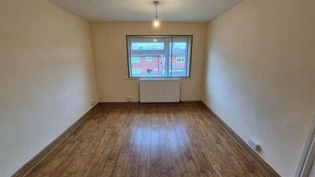 Walpole Walk, West Bromwich, B70 - Photo 2